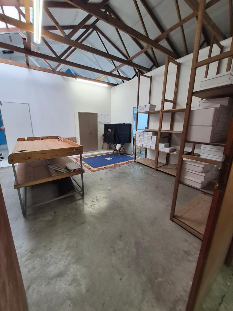 To Let Commercial Property for Rent in Pinelands Western Cape
